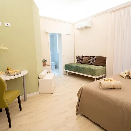 לינה וארוחת בוקר Scic House 3*