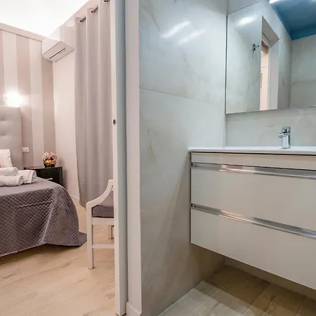 לינה וארוחת בוקר Scic House פלרמו
