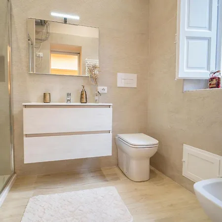 לינה וארוחת בוקר Scic House 3*